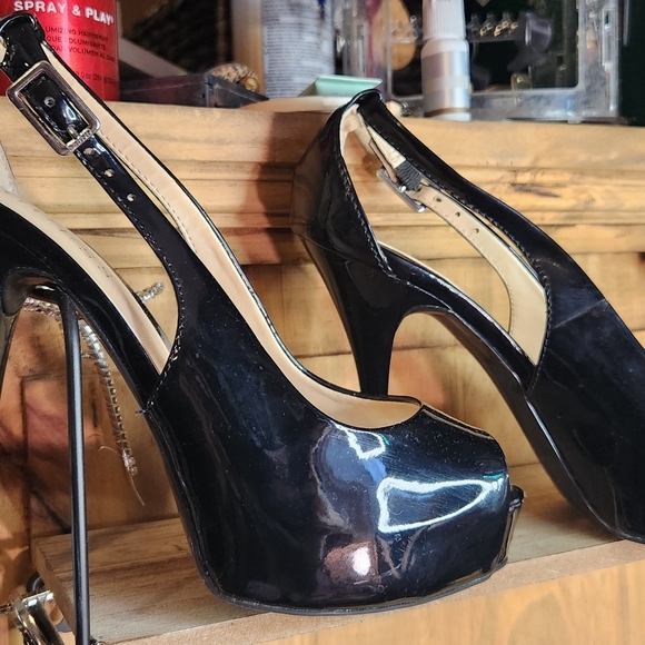 Guess platform heels size 6 1/2 - Picture 3 of 3